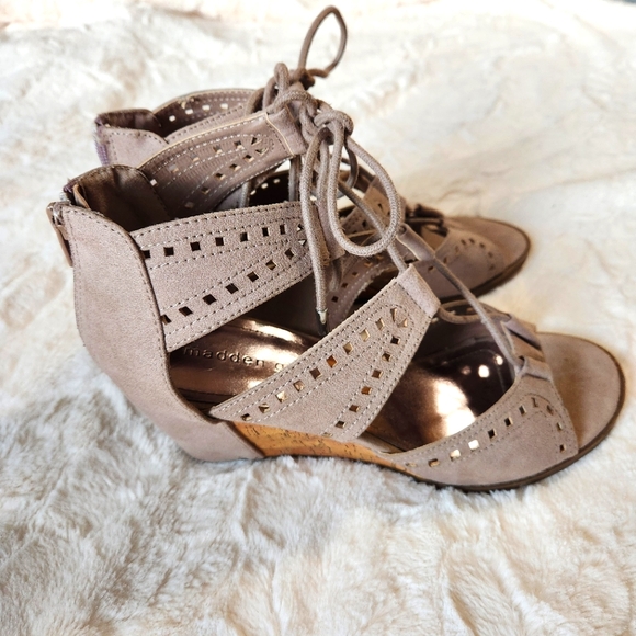 Madden Girl Rally Taupe Lace Up Wedge Peep Toe Sandals Size 9.5 - Picture 2 of 12